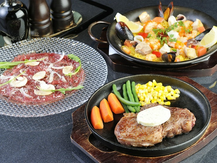 自慢の赤身肉を堪能できる