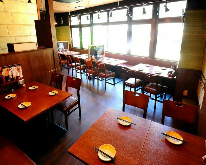 懐かしさを感じる落ち着いた店内
