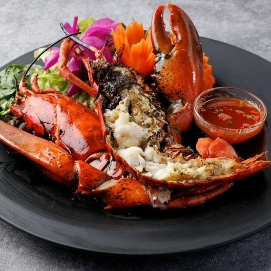 【Asiatique（アジアティーク）銀座店】の『クン・ロブスター・パオ/Grilledlobster』