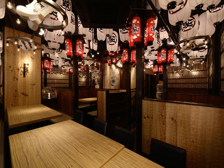 新宿火消し餃子の店内