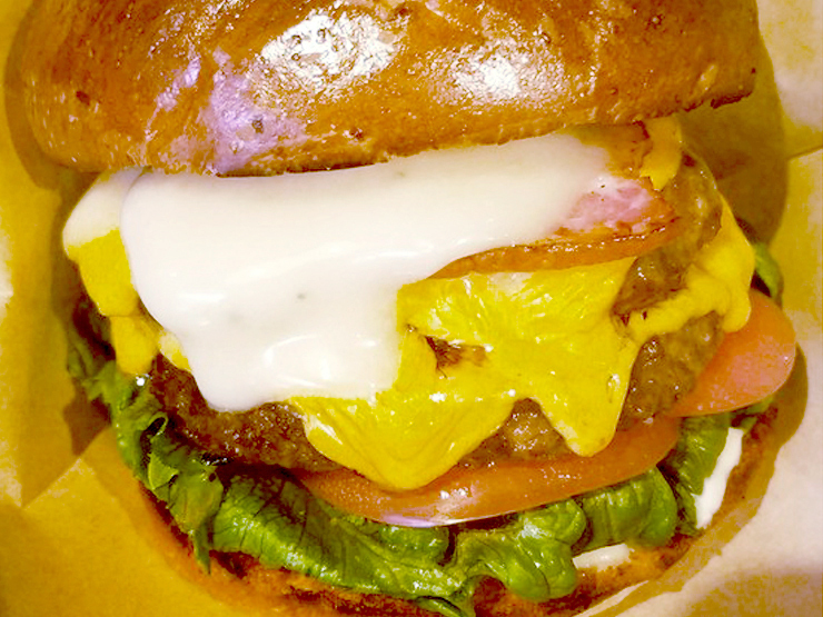 HERB＋CAFE ALOHA KITCHENのハワイアンダブルチーズバーガー ポテト&サラダ付