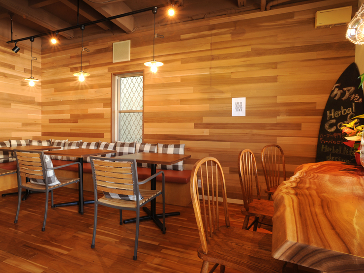 HERB＋CAFE ALOHA KITCHENの内観