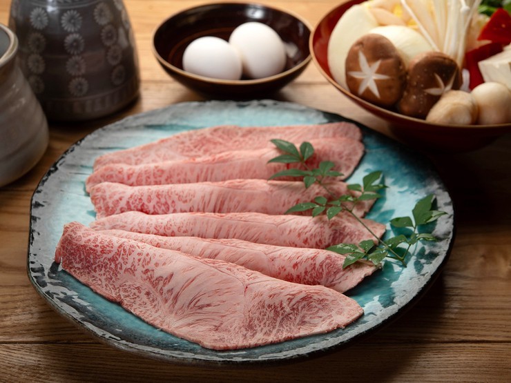 焼くことで旨みを閉じ込める『すき焼き』