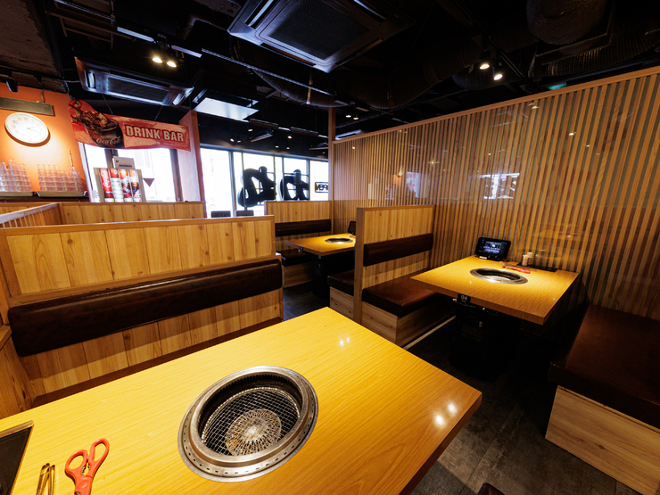 焼肉力丸 道頓堀店の内観