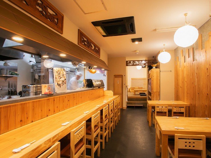 ふぐ大将いし松の店内