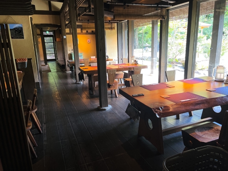 おむすびころりんの店内