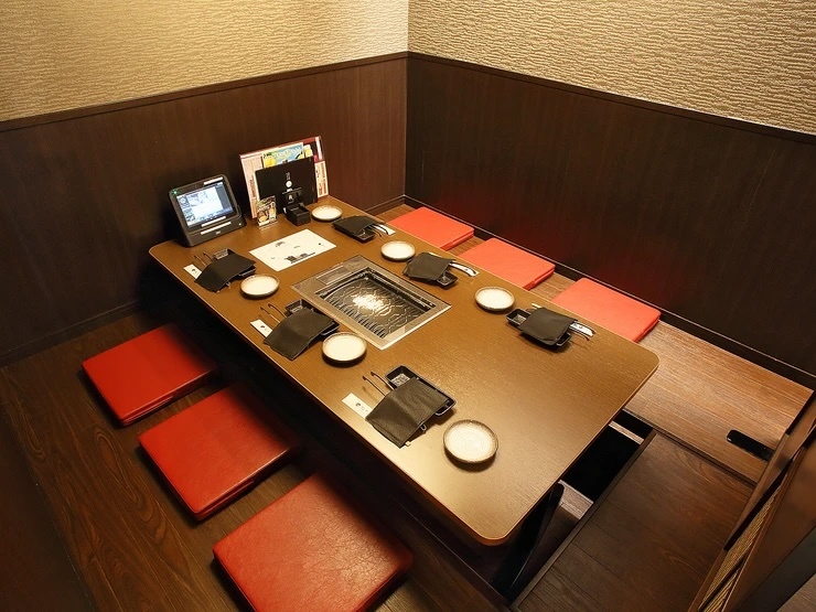 飛騨牛焼肉　にくなべ屋　朧月～おぼろづき～豊田キタ町店の店内