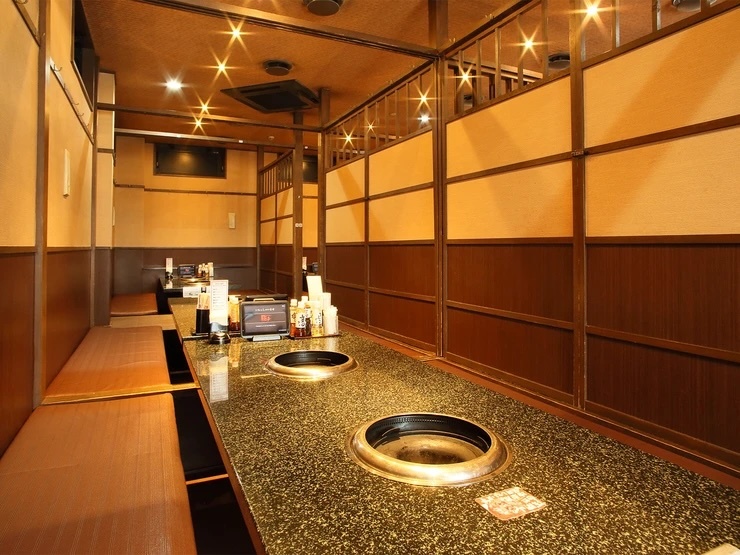 あみやき亭　名駅西店の店内