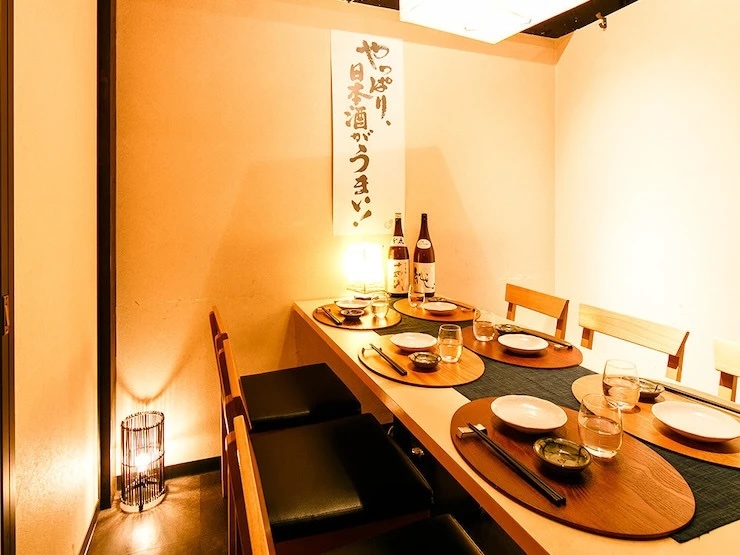 完全個室居酒屋　旨い海鮮と串カツ　いろり屋　梅田店の店内