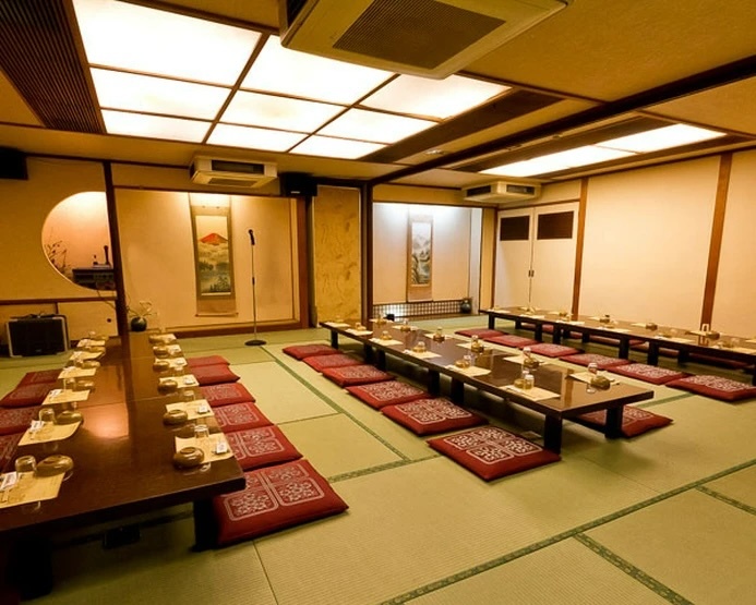 鳥よし茶屋の店内