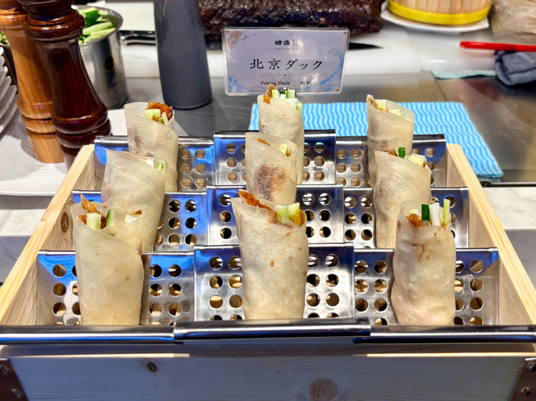 専用窯で焼き上げる北京ダック