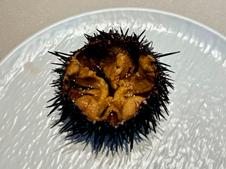 この日は殻付きの新鮮なウニをチョイスし、磯の香りを堪能