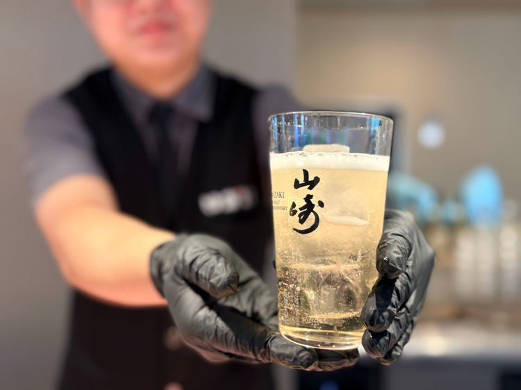 この日はプレミアムウイスキー（別途料金）もオーダー