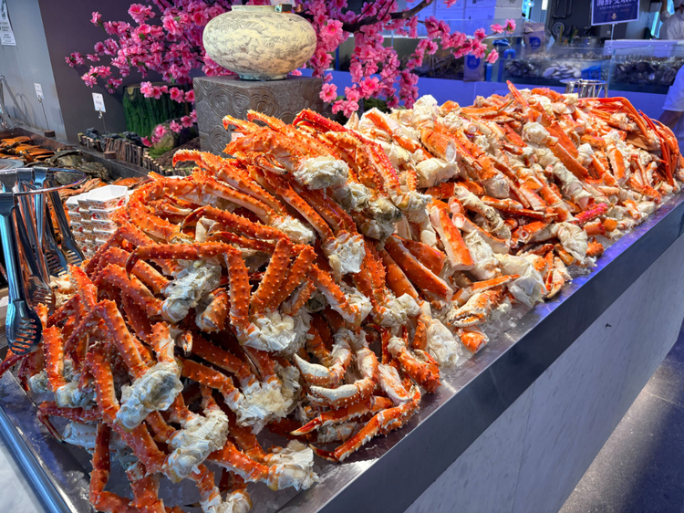 【極上海鮮ビュッフェダイニング 銀座四海】の食べ放題のタラバガニ