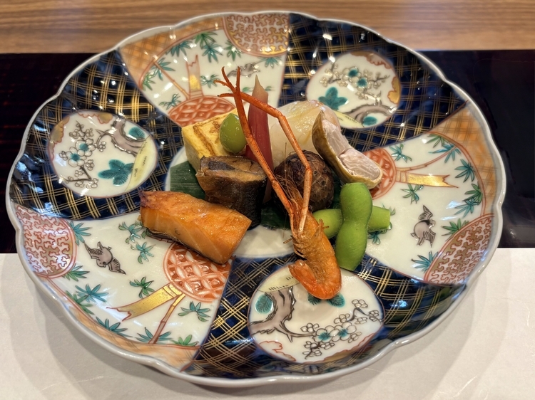 旬の恵みと繊細な職人技が詰まった『季節の彩り八寸』 