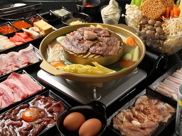 満足度抜群のタイ式鍋料理『ムーガタ鍋』