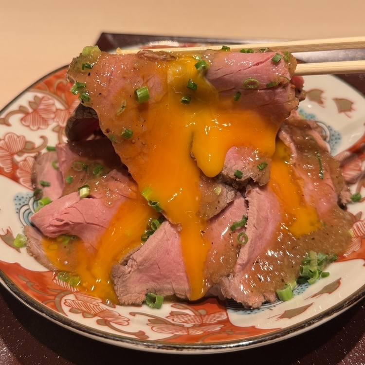 『特製ローストビーフの月見丼』