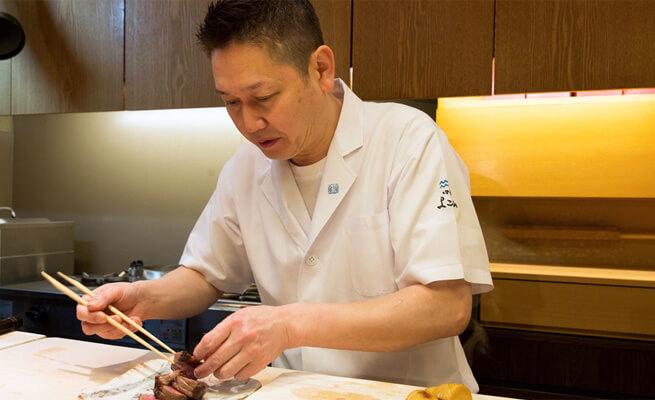 店主・横山明彦氏は、金沢の料亭から料理の道を歩み始め、その後、京都などで活躍。さまざまな土地のエッセンスを取り入れながら、枠にとらわれない独自の和食を追求している