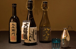 福井の『黒龍』など、和食に寄り添う日本酒は希少銘柄も多数。海の幸と合わせて楽しみたい