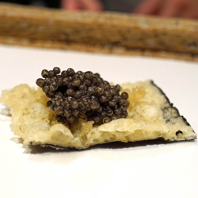 【日本橋 蕎ノ字】の『HAL Caviar（ハルキャビア）海苔の天ぷらのせ』