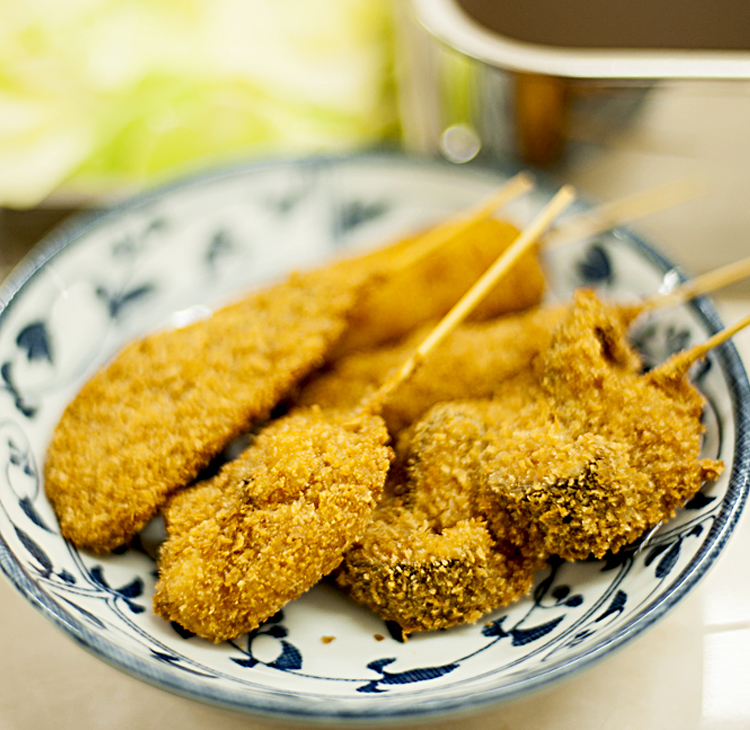 串揚げ一筋半世紀、素材の持ち味を引き出す 丁寧な仕事と、飾らぬ味わいで愛される老舗店