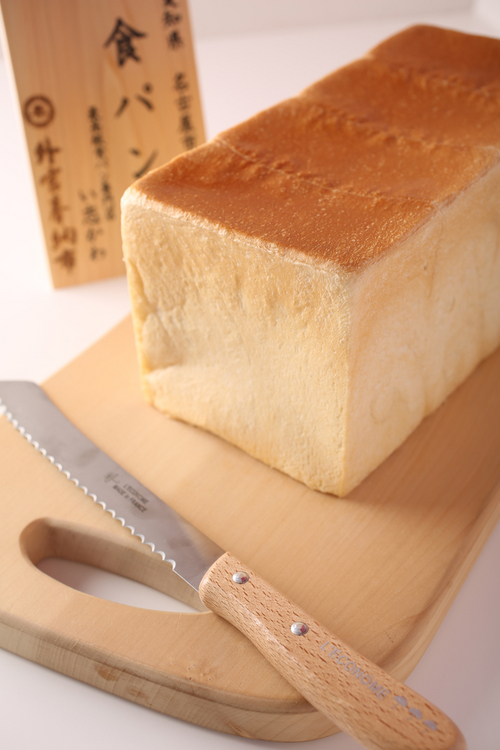 『食パン』925円（税抜） 