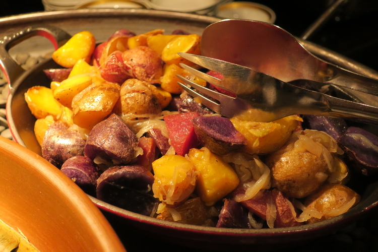 アンデス山岳地帯のジャガイモやタマネギを使ったメニューも豊富。素材の味を活かした、日本人好みの味わいです
