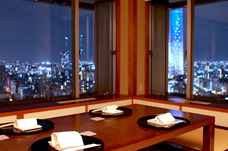 浅草　日本料理もちづきの地上100mの高層階から隅田川花火大会を眺める