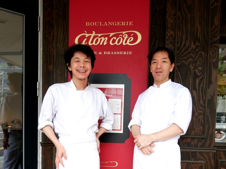 【ア・トン・コテ】のブーランジェ竹内氏と。出会うべくして出会った2人が作り出すのは、フランスの街角レストラン