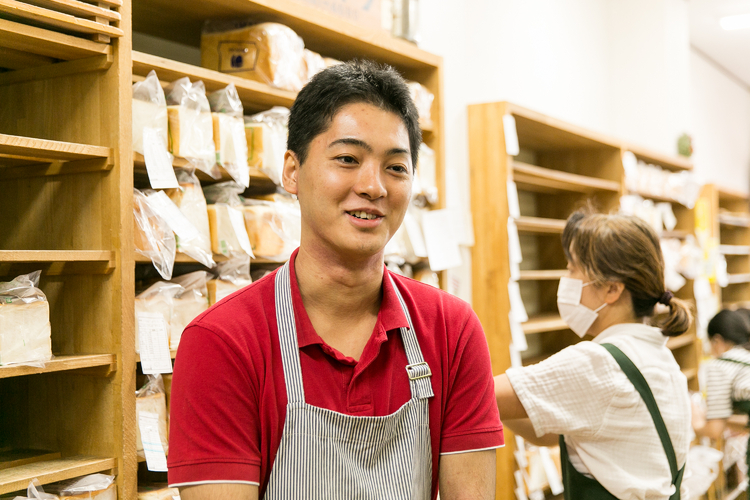 20代の若さで老舗パン屋を継いだ渡辺陸さん、4代目としての使命とは。「先代から受け継いだ大切なお店。僕の代でお店を傾けず、しっかりと営業していきたい」